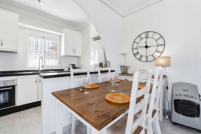 Image No.11-2 Bed Villa / Detached for sale