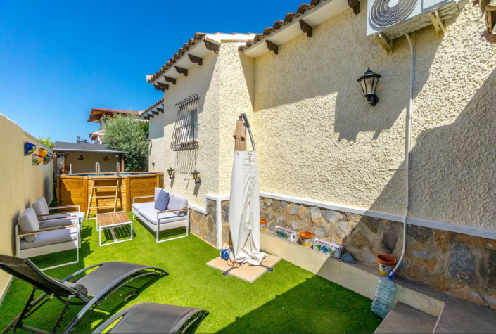 Image No.28-2 Bed Villa / Detached for sale