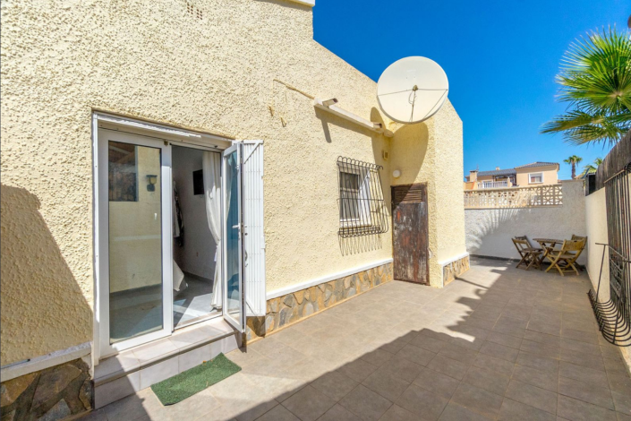 Image No.31-2 Bed Villa / Detached for sale