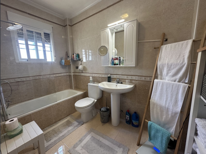 Image No.22-3 Bed Semi-Detached for sale