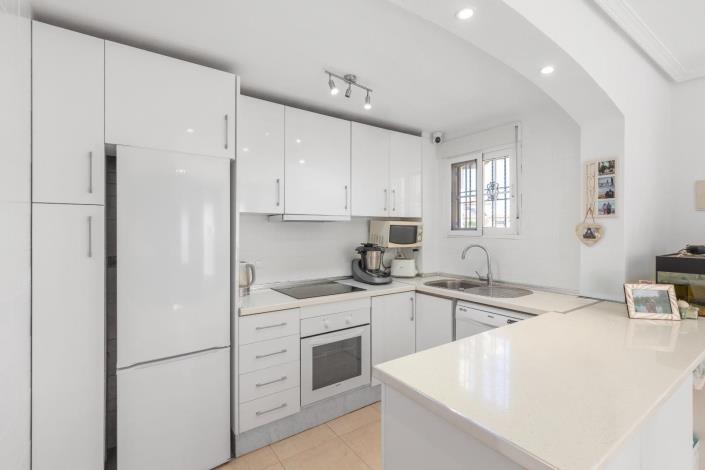 Image No.15-2 Bed Semi-Detached for sale