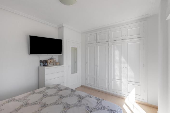 Image No.18-2 Bed Semi-Detached for sale