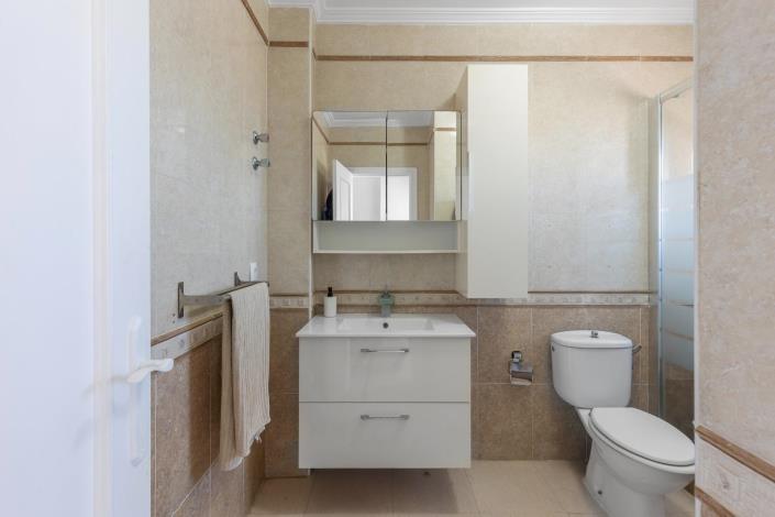 Image No.20-2 Bed Semi-Detached for sale