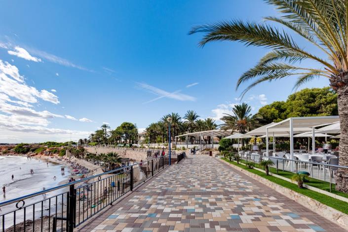 Image No.54-3 Bed Villa / Detached for sale