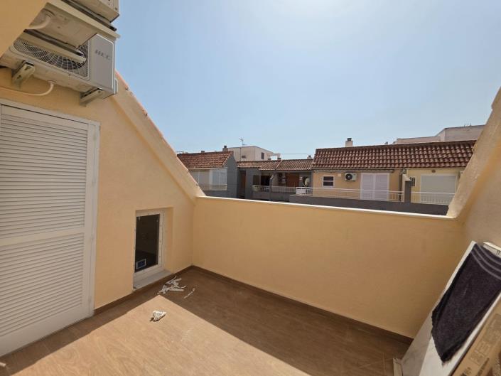 Image No.8-2 Bed Townhouse for sale