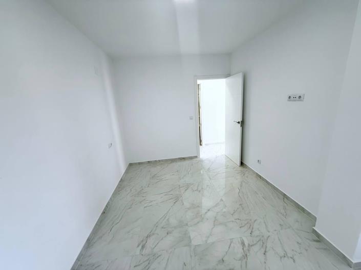 Image No.12-2 Bed Townhouse for sale