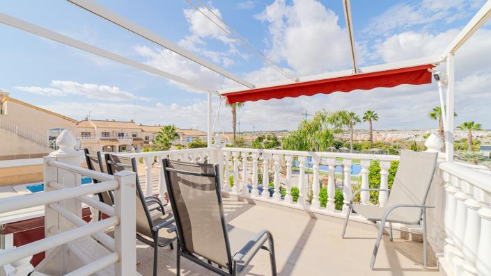 Image No.2-4 Bed Chalet for sale