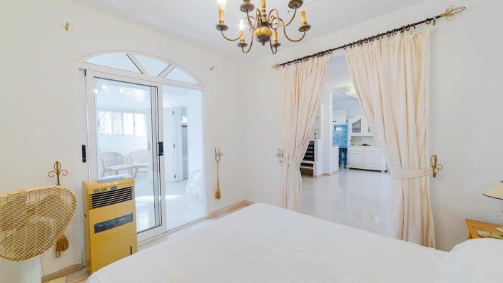 Image No.13-4 Bed Chalet for sale