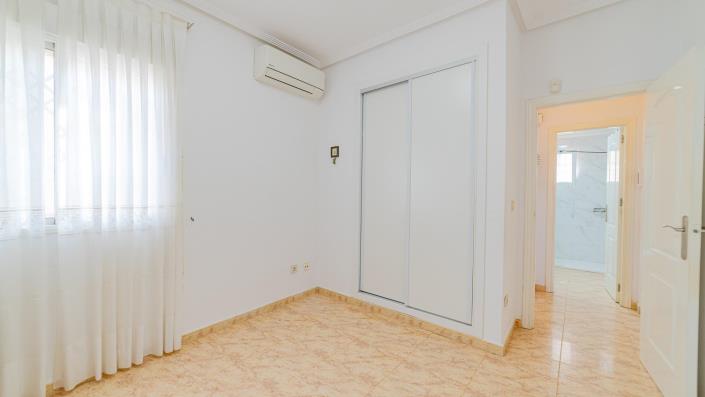 Image No.28-4 Bed Chalet for sale