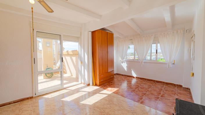 Image No.33-4 Bed Chalet for sale