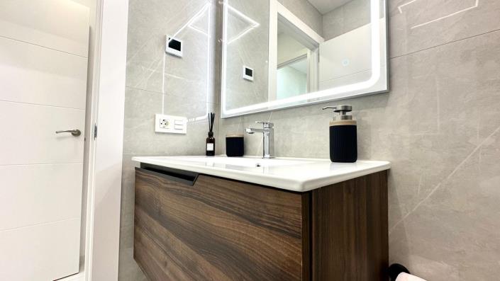 Image No.24-2 Bed Apartment for sale