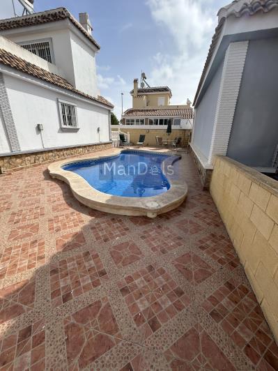 Image No.9-5 Bed Villa / Detached for sale