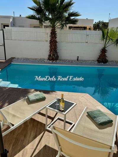 Image No.8-1 Bed Semi-Detached for sale