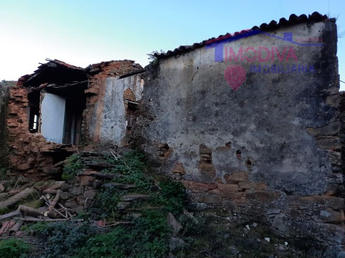 Image No.10-2 Bed Farmhouse for sale