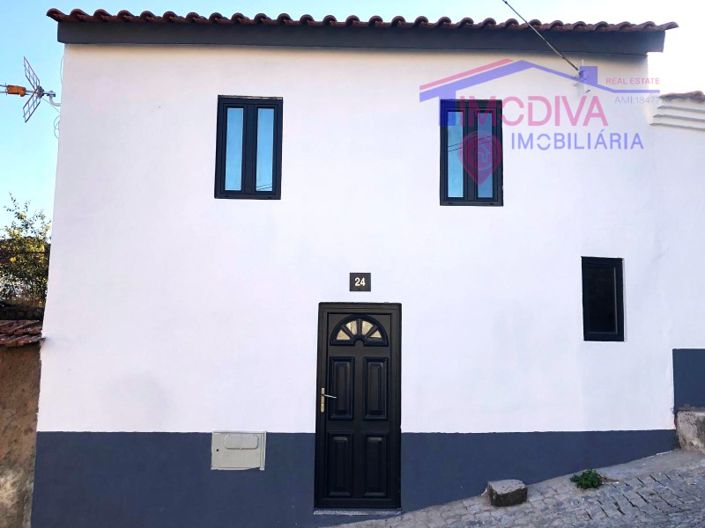 Typical house completely renovated center of Castanheira de Pera