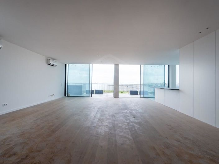 Image No.4-4 Bed Apartment for sale