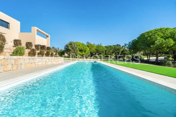 Image No.10-4 Bed House for sale