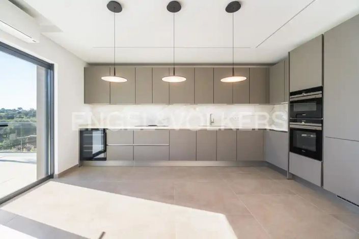 Image No.15-4 Bed House for sale