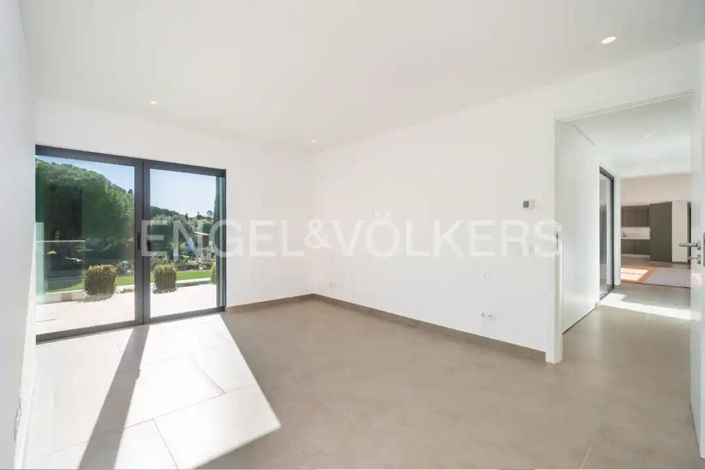 Image No.22-4 Bed House for sale