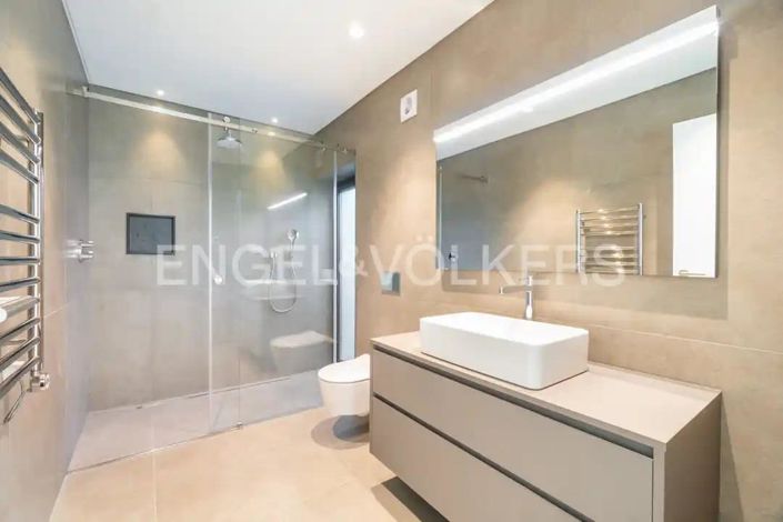 Image No.29-4 Bed House for sale