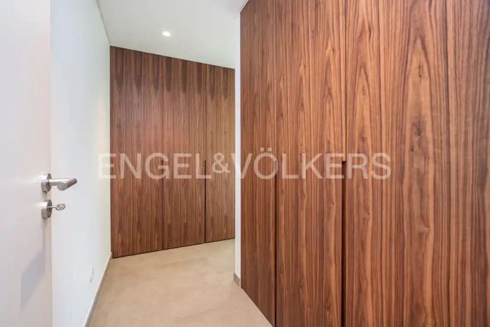 Image No.36-4 Bed House for sale