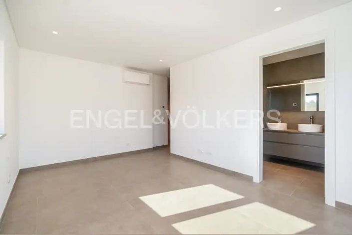 Image No.39-4 Bed House for sale