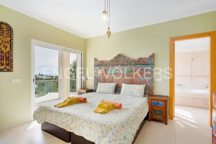 Image No.14-4 Bed House for sale