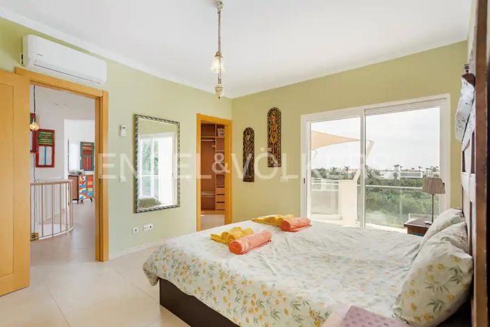 Image No.15-4 Bed House for sale