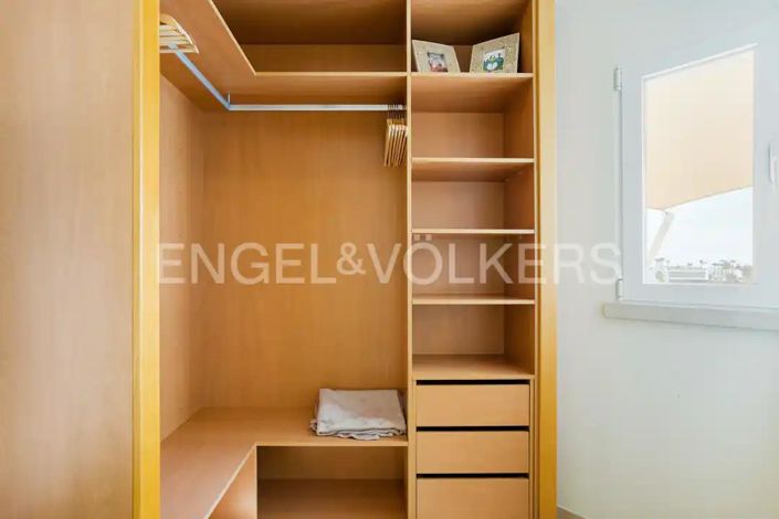 Image No.17-4 Bed House for sale