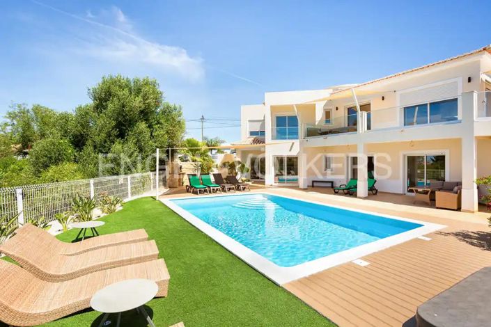 Image No.2-4 Bed House for sale