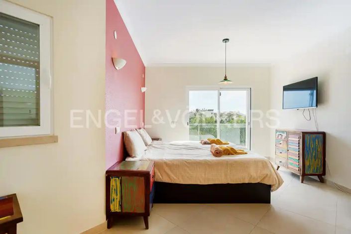 Image No.25-4 Bed House for sale