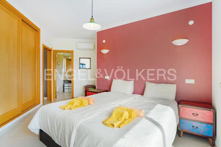 Image No.26-4 Bed House for sale