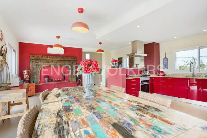 Image No.8-4 Bed House for sale