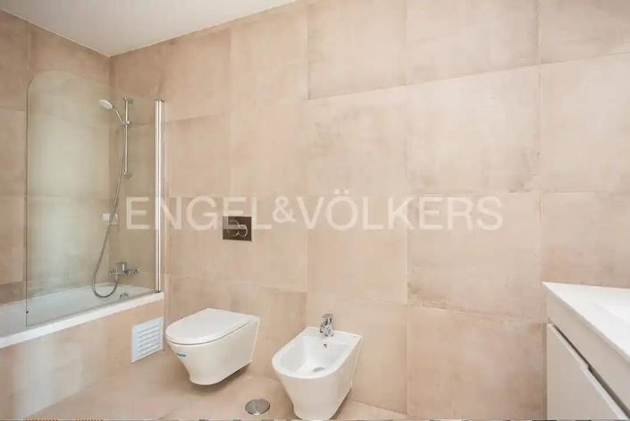 Image No.20-4 Bed Apartment for sale