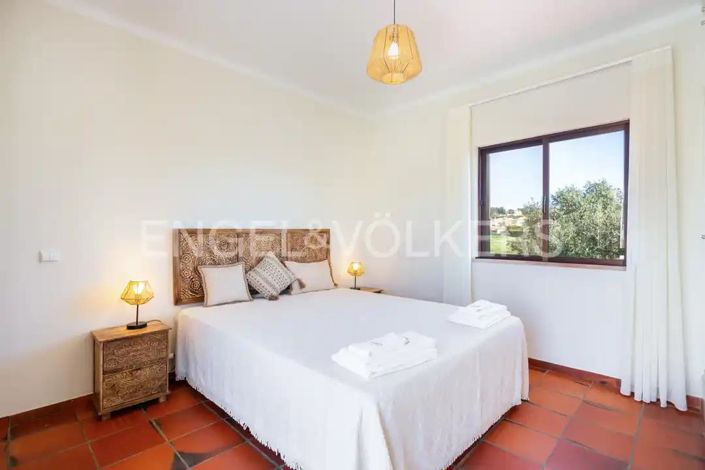 Image No.19-5 Bed House for sale