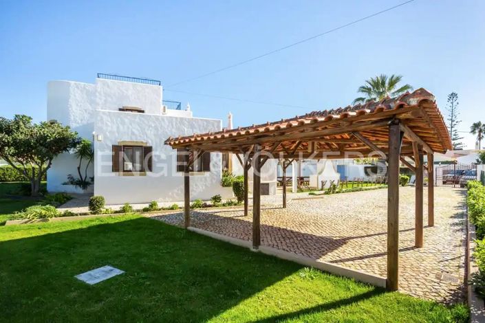 Image No.26-5 Bed House for sale