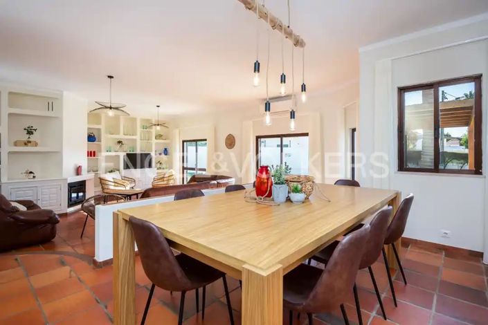 Image No.6-5 Bed House for sale