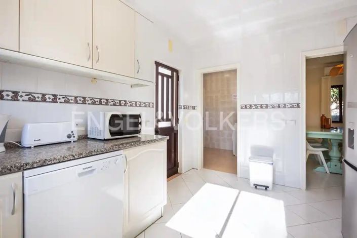 Image No.9-5 Bed House for sale