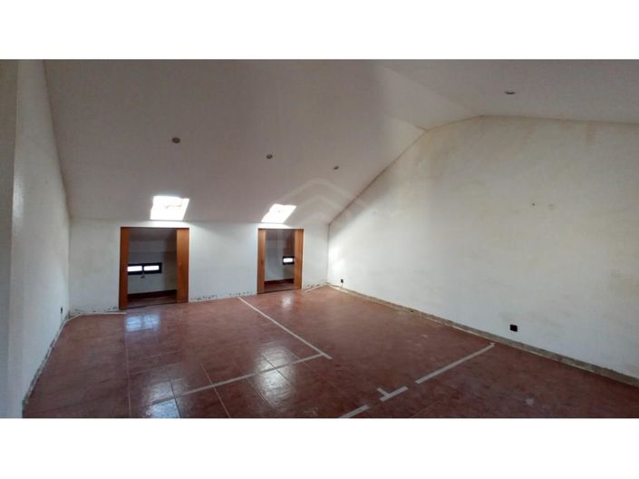 Image No.10-3 Bed House for sale