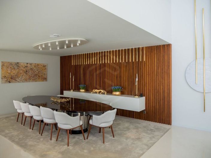 Image No.4-8 Bed House for sale