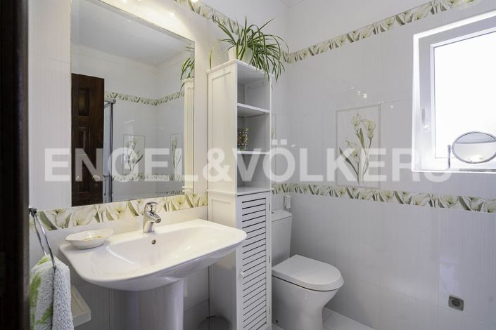 Image No.14-5 Bed House for sale