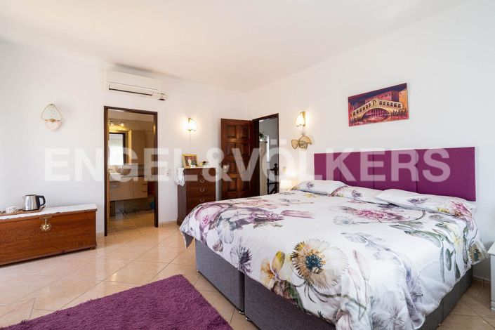 Image No.15-5 Bed House for sale