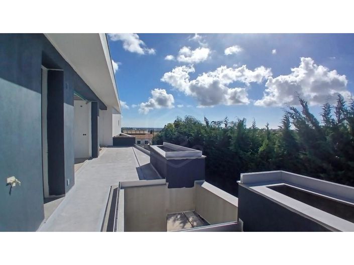 Image No.40-4 Bed House for sale