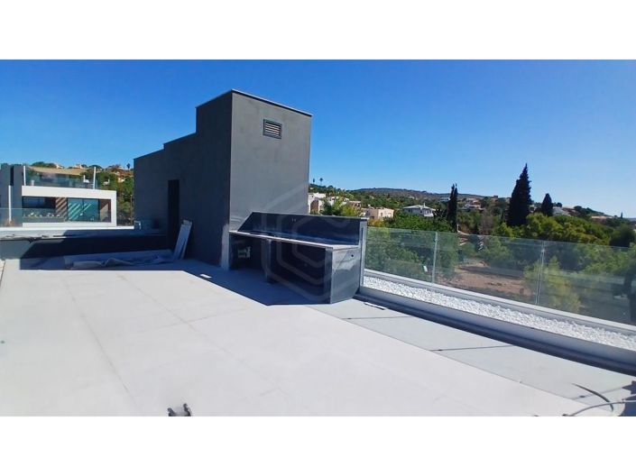 Image No.42-4 Bed House for sale