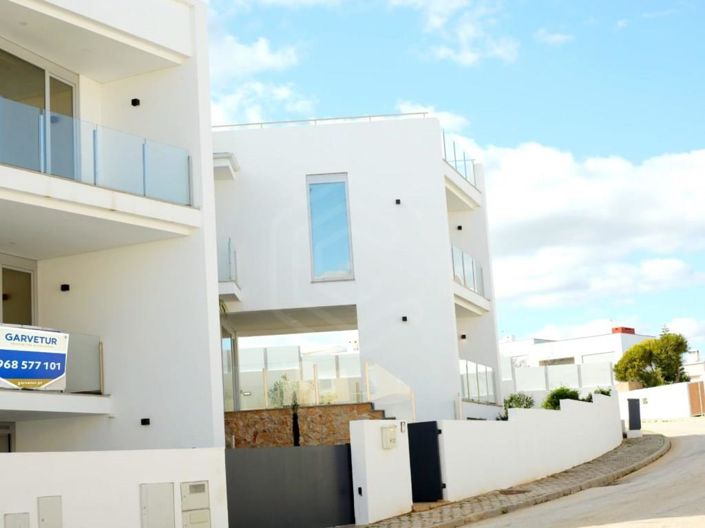 Image No.2-Maison de 4 chambres à vendre à Lagos