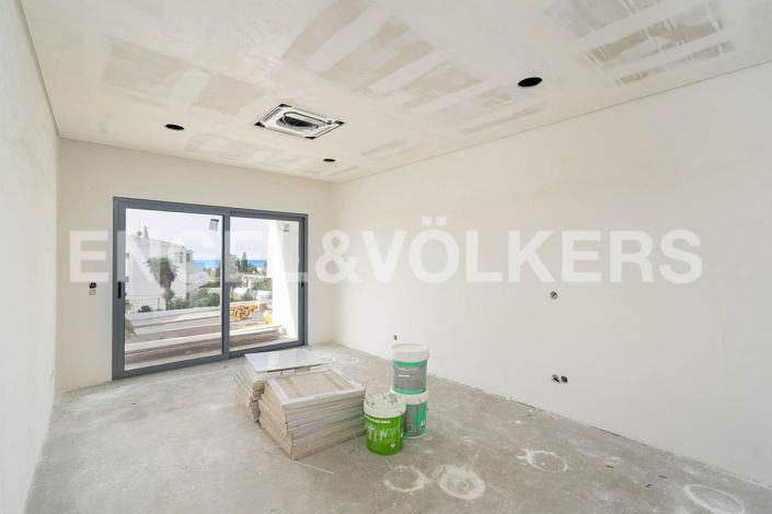 Image No.10-4 Bed House for sale