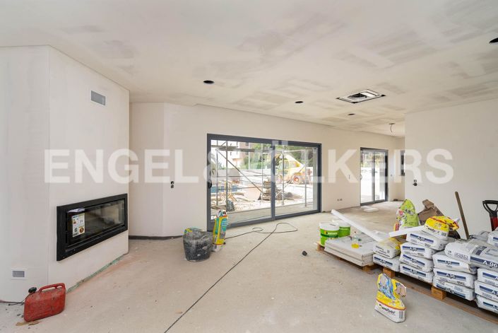 Image No.5-4 Bed House for sale