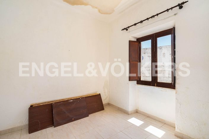 Image No.17-4 Bed House for sale