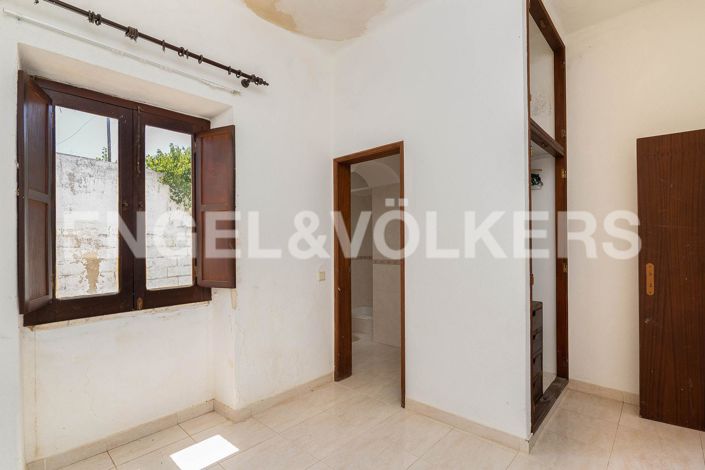 Image No.18-4 Bed House for sale