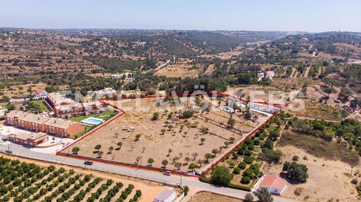 Image No.2-4 Bed House for sale